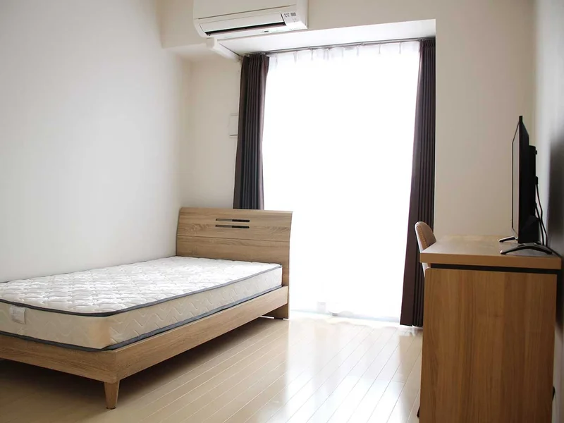 写真はお部屋のイメージです。ラグなどの室内装飾はございません。
