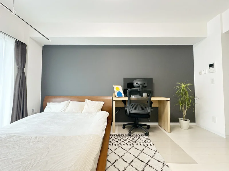 写真はお部屋のイメージです。ラグなどの室内装飾はございません。