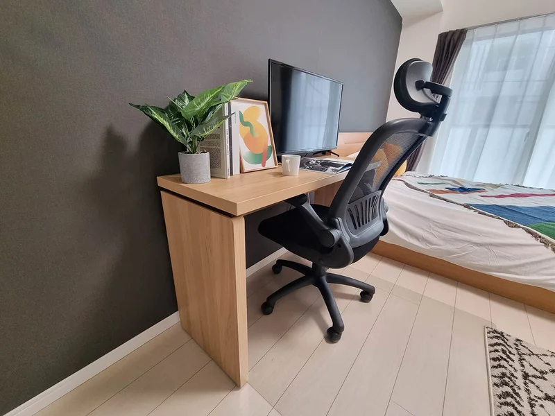 写真はお部屋のイメージです。ラグなどの室内装飾はございません。