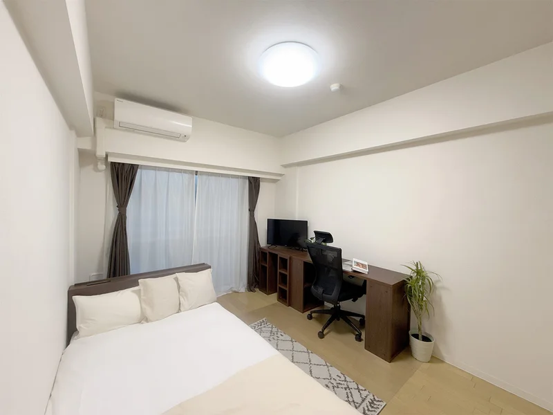 写真はお部屋のイメージです。ラグなどの室内装飾はございません。