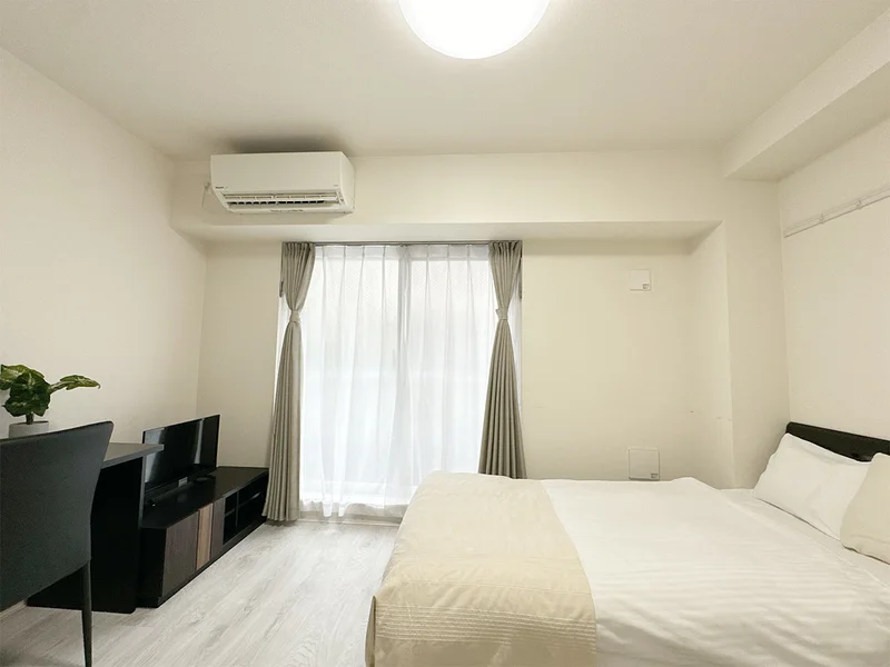 写真はお部屋のイメージです。ラグなどの室内装飾はございません。