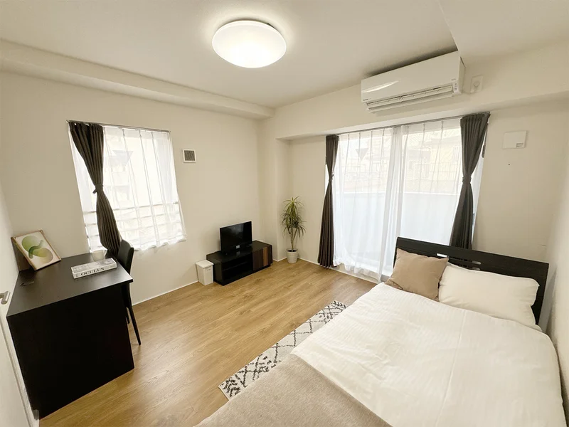 写真はお部屋のイメージです。ラグなどの室内装飾はございません。