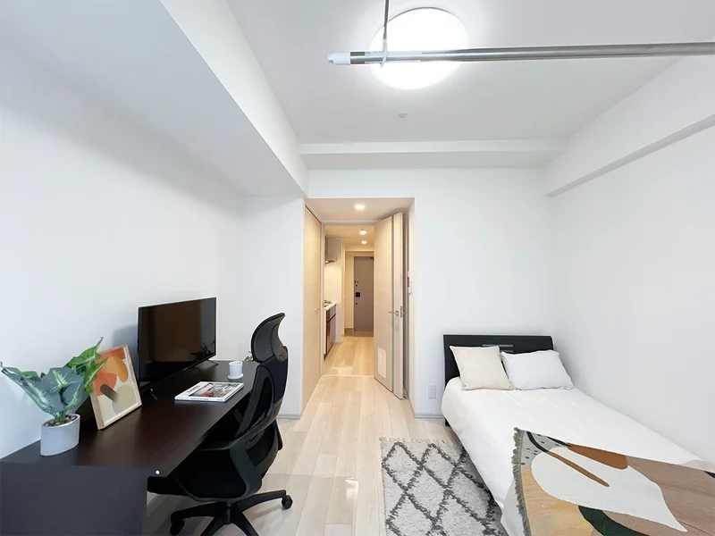 写真はお部屋のイメージです。ラグなどの室内装飾はございません。