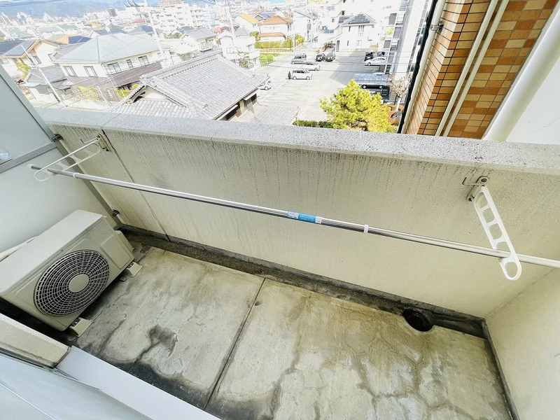 洗濯竿・スリッパ備え付☆入居中洗濯もできるので、コインランドリーに行かなくても大丈夫☆☆