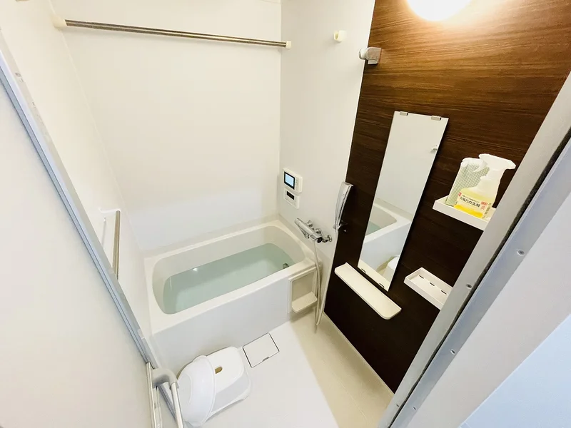 浴室TV・浴室乾燥付♪♪バストイレは別♪バスルームには風呂桶・風呂イス・風呂用洗剤・スポンジをご用意しておりますのでぜひご活用ください！