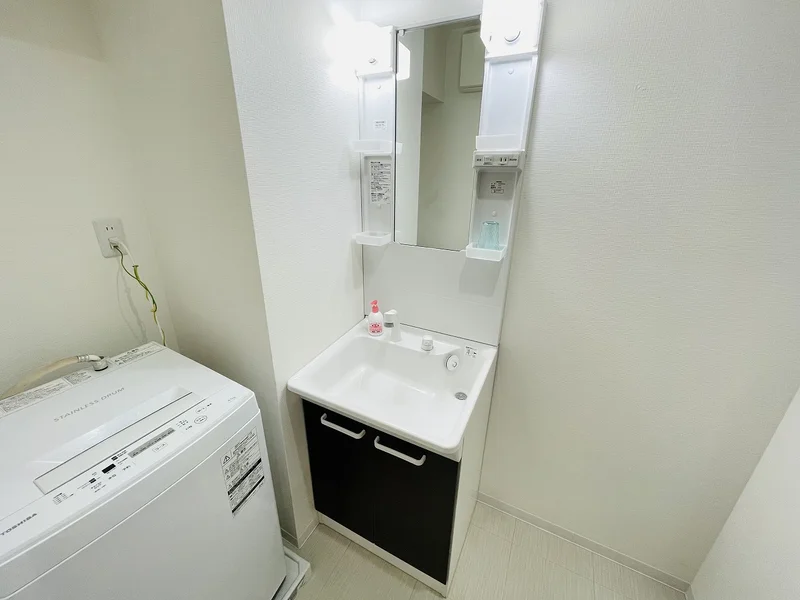 嬉しい独立洗面台付★☆忙しい朝でも余裕をもって身だしなみが整えることができます♪