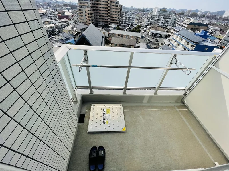 洗濯竿・スリッパ備え付☆入居中洗濯もできるので、コインランドリーに行かなくても大丈夫☆☆