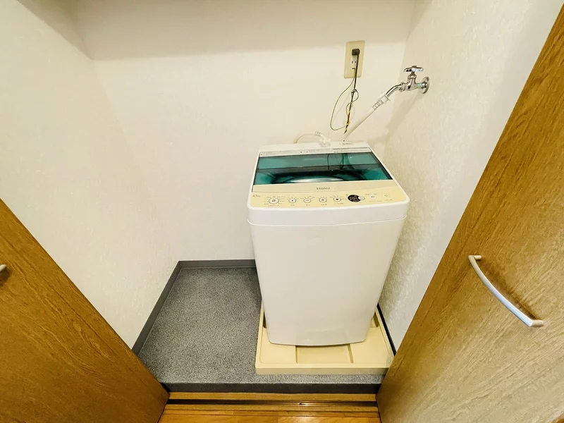 洗濯機は室内に設置しております♪入居後すぐにご利用が可能です(^^♪タオル1式分もご用意しております☆彡