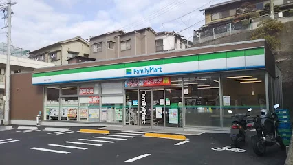 ファミリーマート 呉清水一丁目店まで徒歩7分