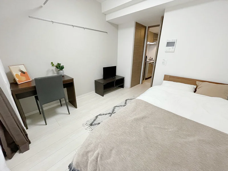 写真はお部屋のイメージです。ラグなどの室内装飾はございません。