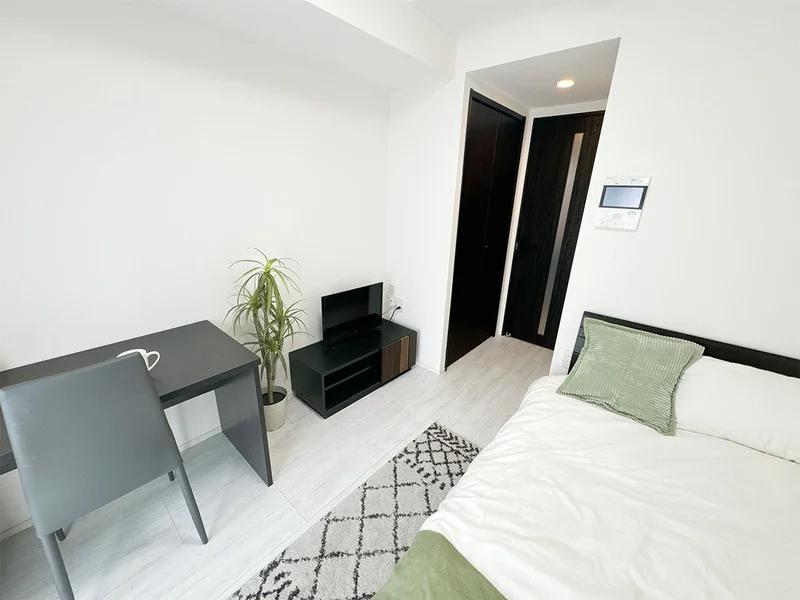 写真はお部屋のイメージです。ラグなどの室内装飾はございません。