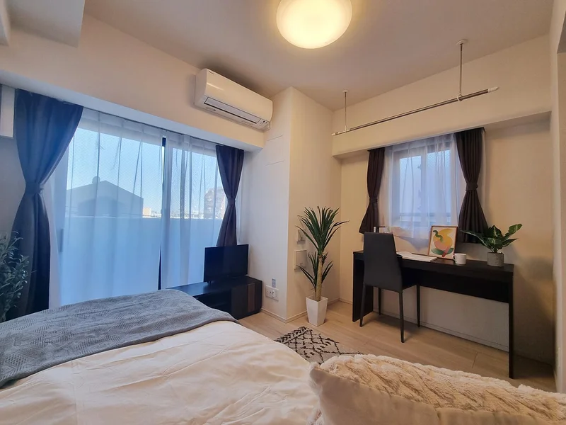 写真はお部屋のイメージです。ラグなどの室内装飾はございません。