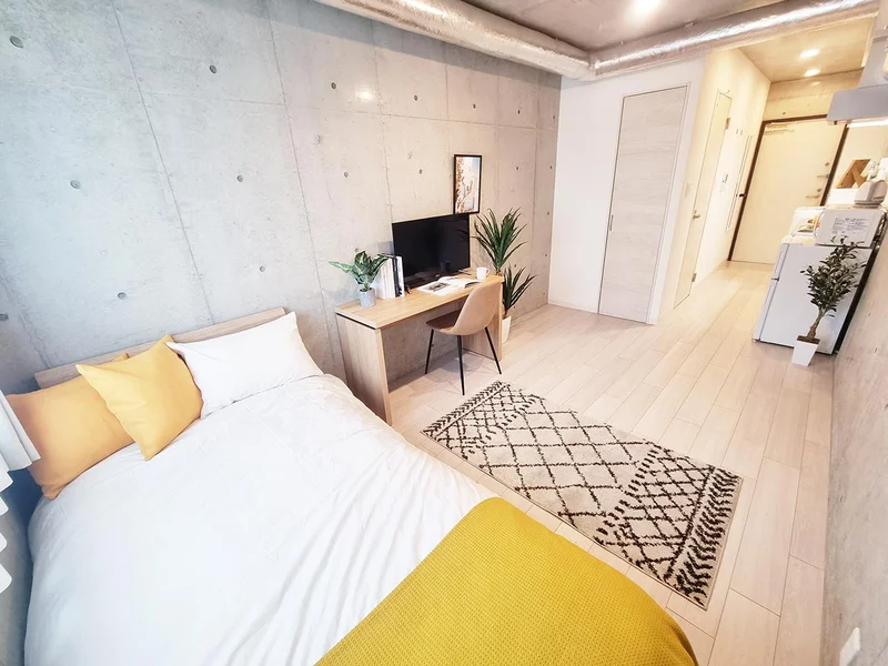 写真はお部屋のイメージです。ラグなどの室内装飾はございません。