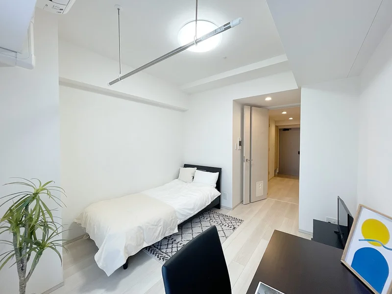 写真はお部屋のイメージです。ラグなどの室内装飾はございません。