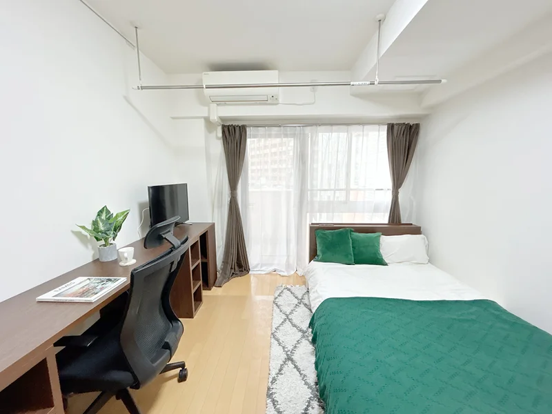 写真はお部屋のイメージです。ラグなどの室内装飾はございません。