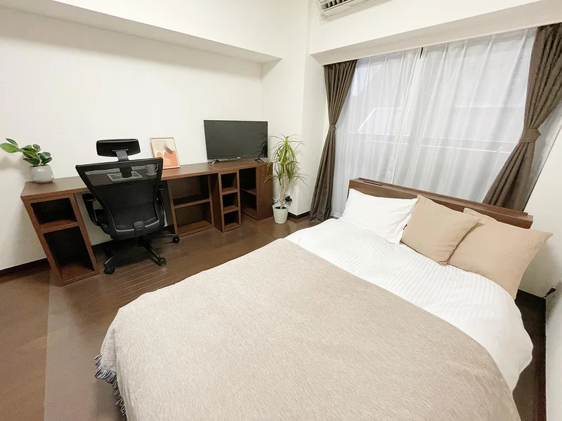 写真はお部屋のイメージです。ラグなどの室内装飾はございません。