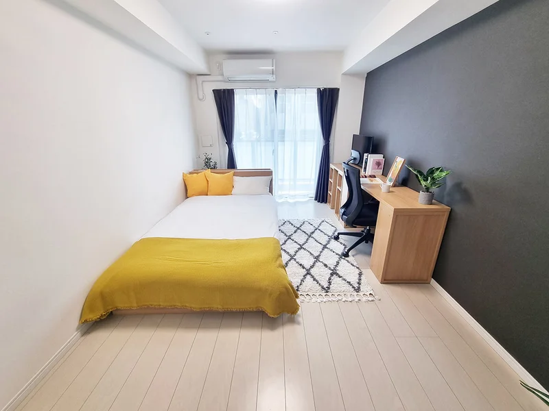 写真はお部屋のイメージです。ラグなどの室内装飾はございません。