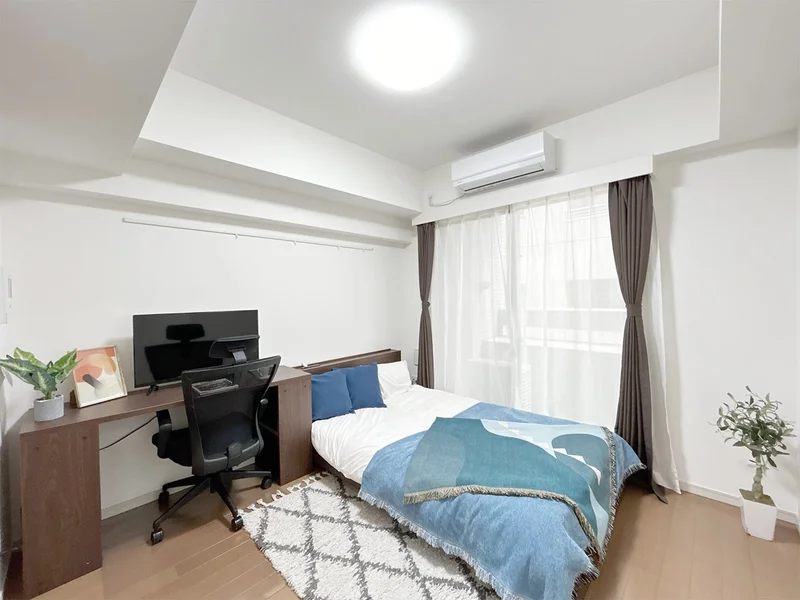 写真はお部屋のイメージです。ラグなどの室内装飾はございません。