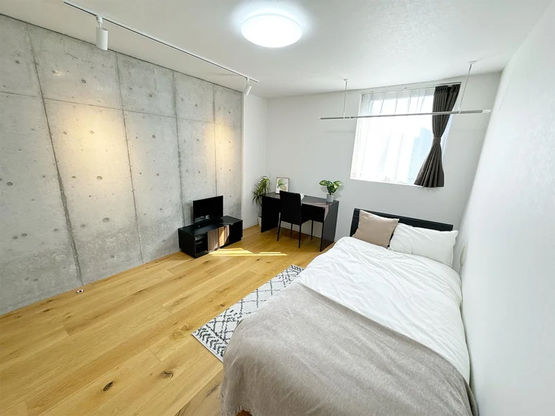写真はお部屋のイメージです。ラグなどの室内装飾はございません。
