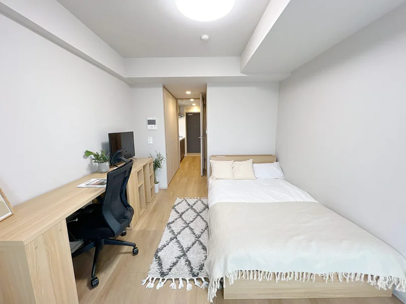 写真はお部屋のイメージです。ラグなどの室内装飾はございません。