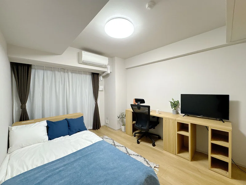 写真はお部屋のイメージです。ラグなどの室内装飾はございません。