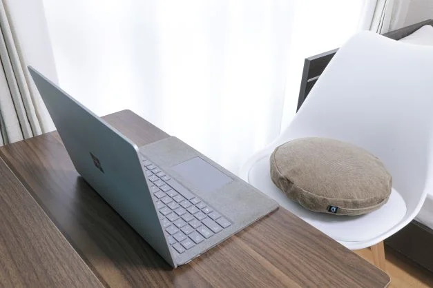 ながらダイエットにぴったりなエクササイズリング内蔵クッション（フィットスクエア）