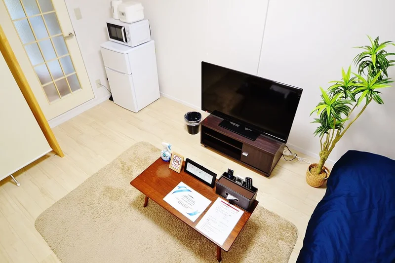 落ち着いた雰囲気のお部屋ですね(^^♪　1日100円でWiFIもご利用いただけます♪