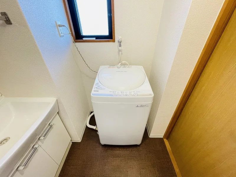 洗濯機は室内に設置しております♪入居後すぐにご利用が可能です(^^♪タオル1式分もご用意しております☆彡