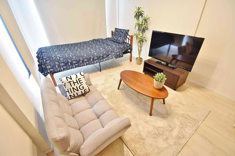 お洒落な照明付きです☆出張で倉敷に来られる方、中期滞在、長期滞在の方におススメの物件となっております。短期割引、中期割引、長期割引ともにしており、お得なキャンペーンも実施しております。近隣にコインパーキングもあり、夕方以降は空きが多いので、是非ともご利用下さい♪１日300円のコインパーキングもあります(*’ω’*)