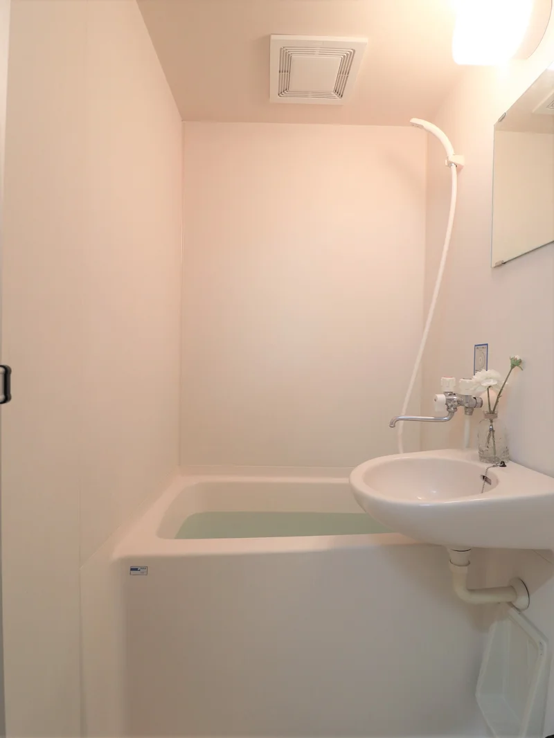 浴室とトイレが別のため、ゆったり使用がいただけます。　シャンプーリンスボディーソープ等すべて標準品です♪