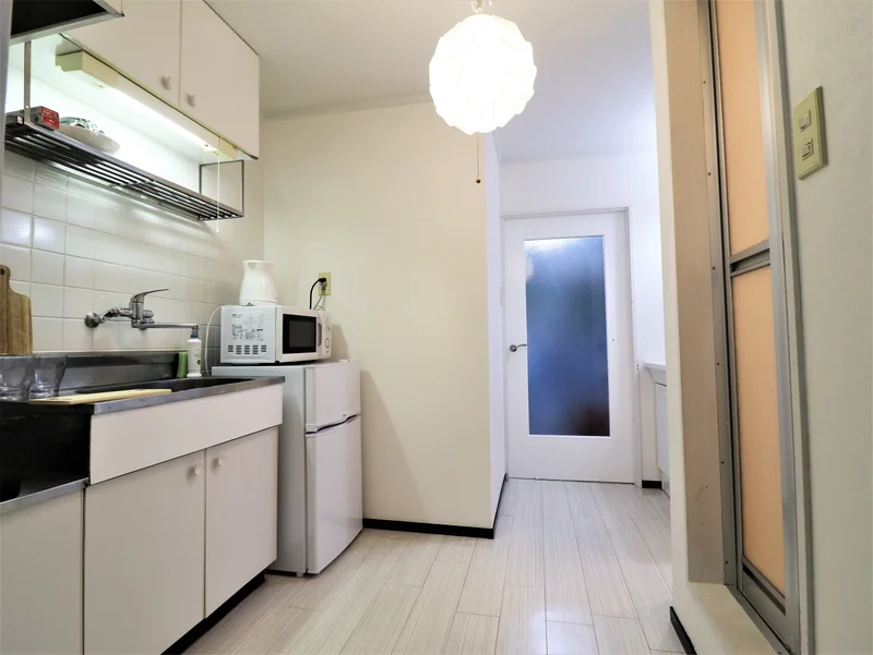 冷蔵庫や電子レンジ・電気ケトル等主要家電も用意していますので、すぐに生活が出来ます　