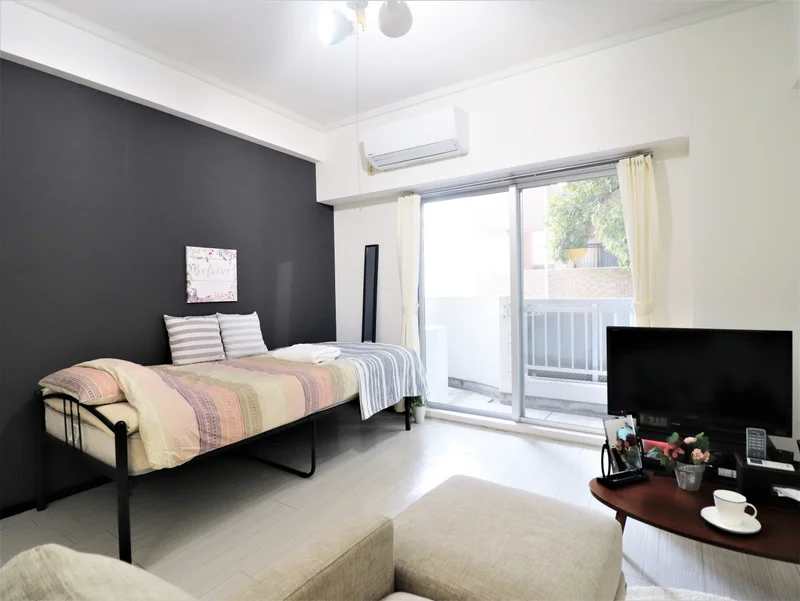 おしゃれなデザインクロスあり　WIFIネット無料で　テレワーク・リモートワークなど最適！　SNS利用などプライベートでも活用していただけます。