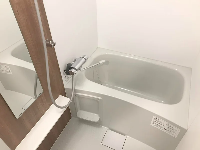 写真はお部屋のイメージです。ラグなどの室内装飾はございません。