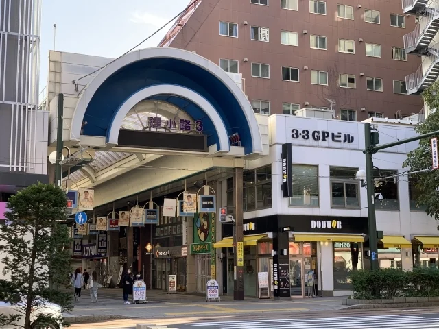 狸小路商店街では、飲食店やショッピング施設も充実しております。