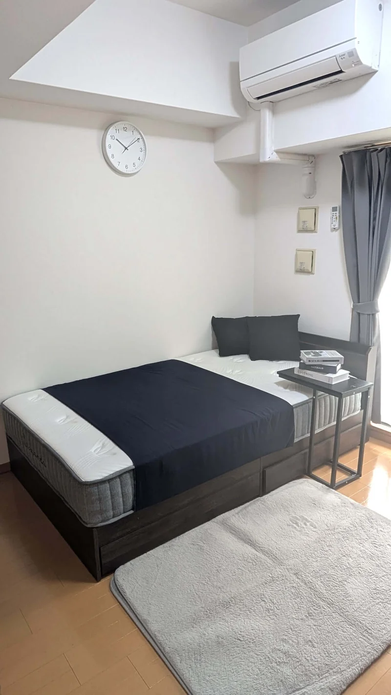 セミダブルベッド♪やや硬めで腰もらくちんです♪