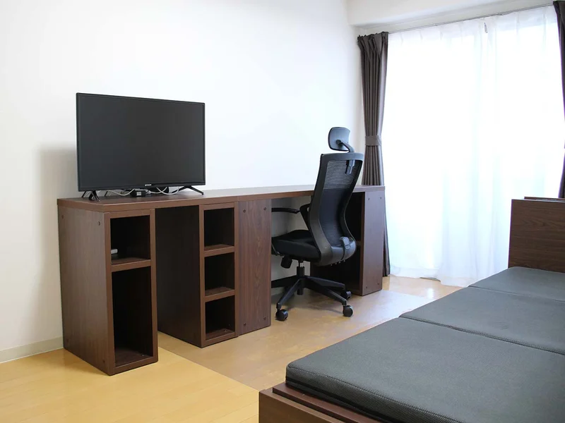 写真はお部屋のイメージです。ラグなどの室内装飾はございません。