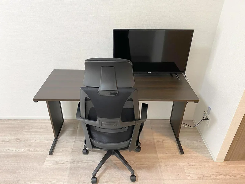 写真はお部屋のイメージです。ラグなどの室内装飾はございません。