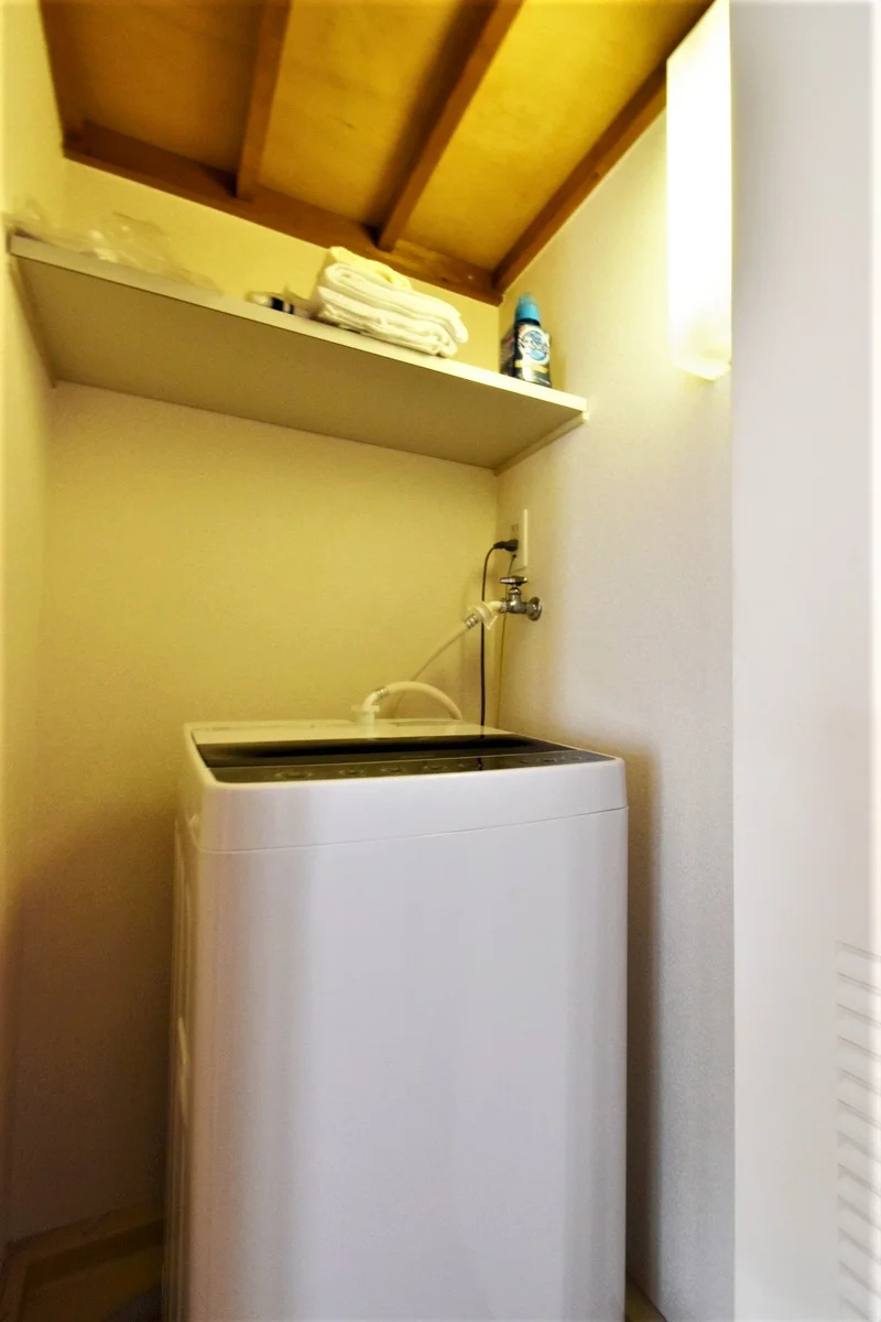 洗濯機ありで洗濯可能！洗剤もあり！　毎日洗濯できて衣類など清潔に保っていただけます。