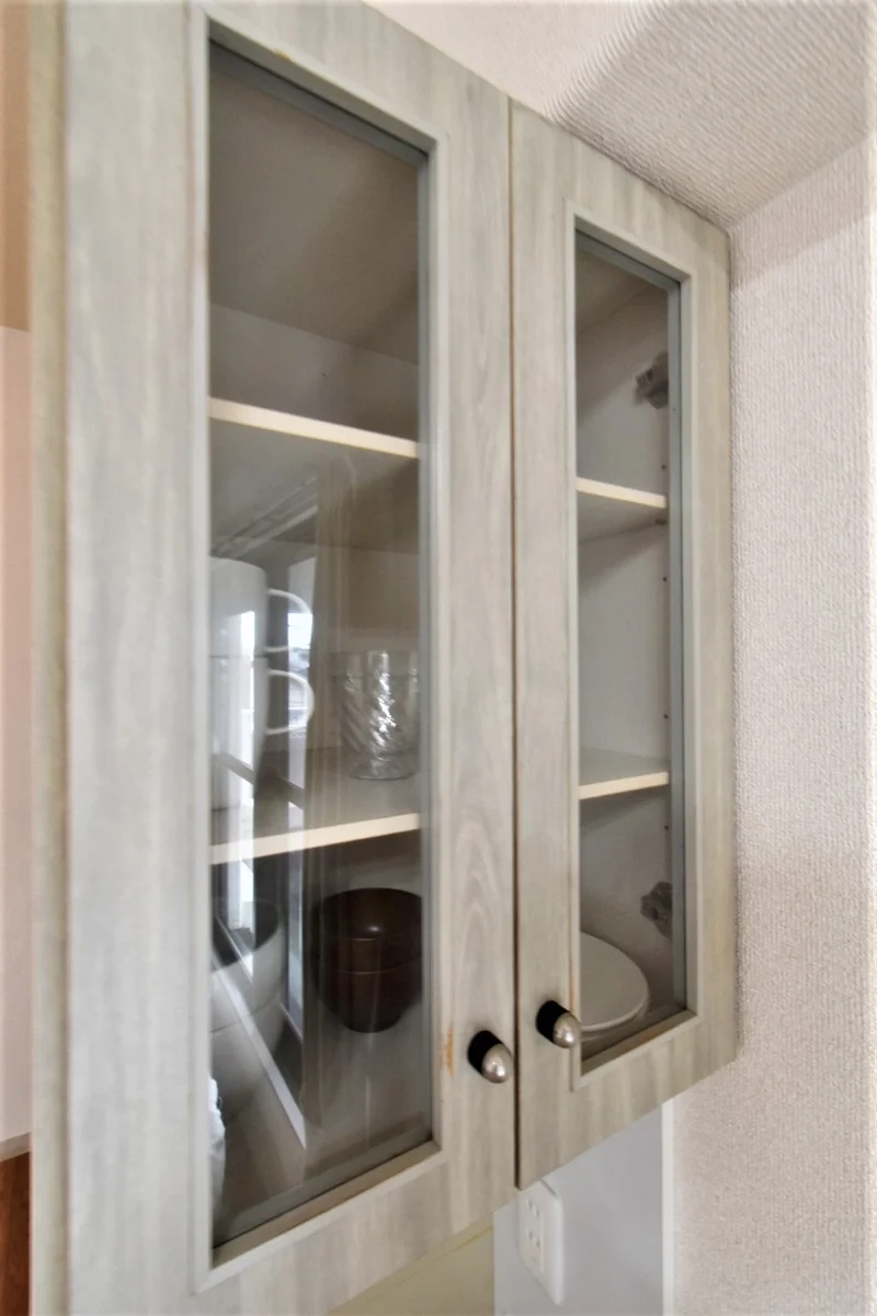 食器収納スペースあり！　自炊も可能で長期の滞在でも健康面に考慮！