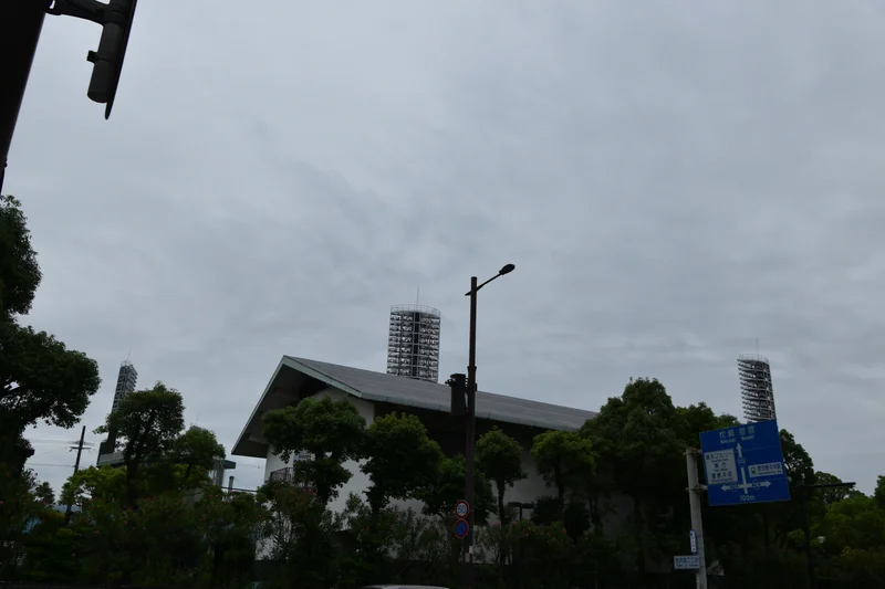 平和リース球場などございます