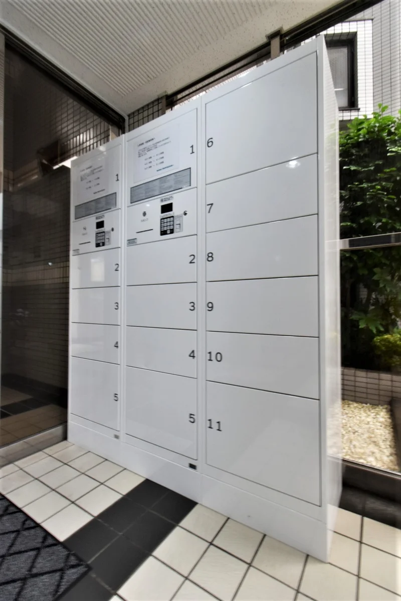 宅配ボックス付きで　留守がちな方も　郵送物も便利！