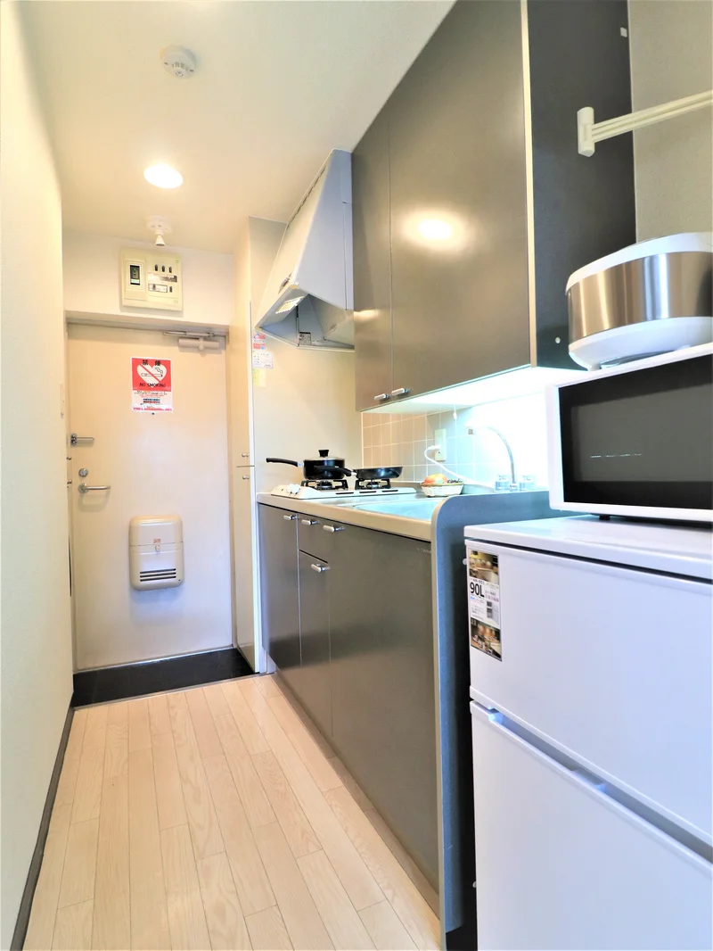 冷蔵庫などの家電類も充実　ビジネスホテルにはないラインナップで　出張などでの長期滞在でも生活しやすい♪