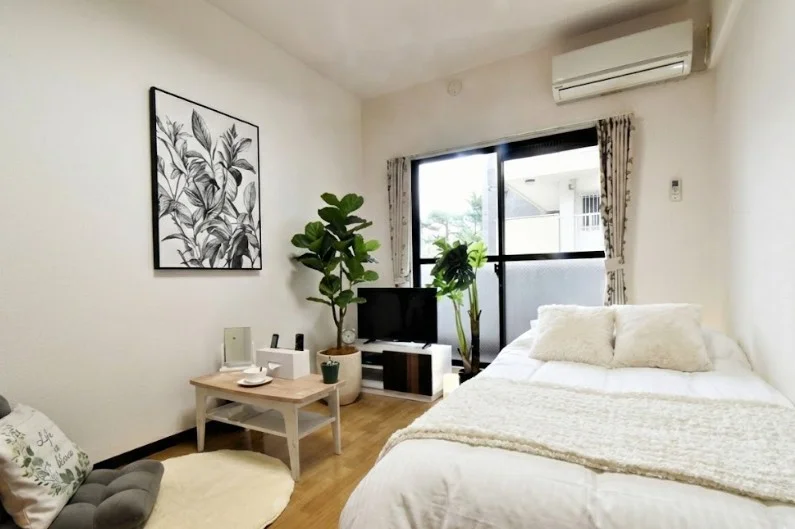 清潔感のある　明るめの色でコーディネート！　テレビありで休日や仕事終わりにお部屋でゆっくりしていただけます。