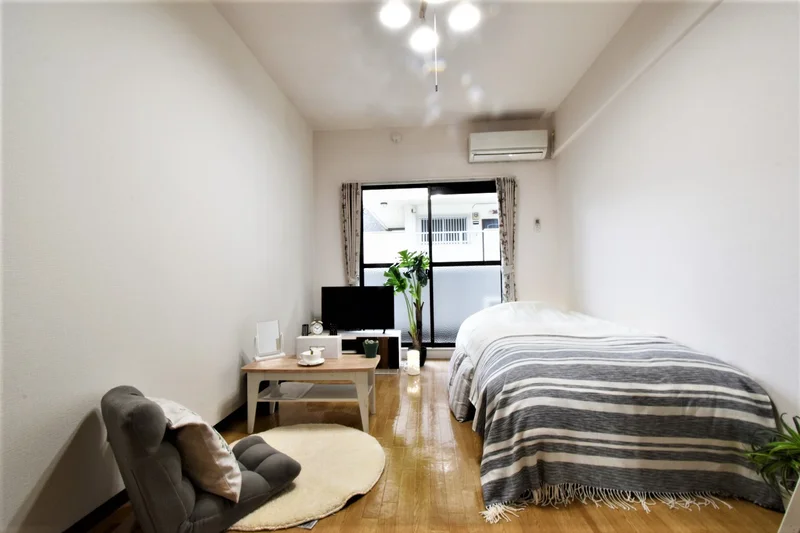 デザイン照明でオシャレに！　エアコン有で一年を通して快適な室温でお過ごしいただけます。