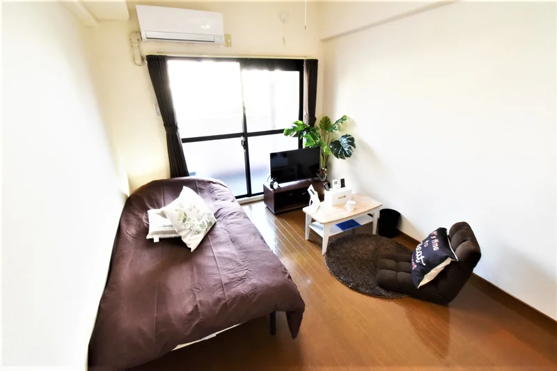 エアコン冷暖房設備にて　空調調整可能！　座椅子ありのお部屋でリラックス♪