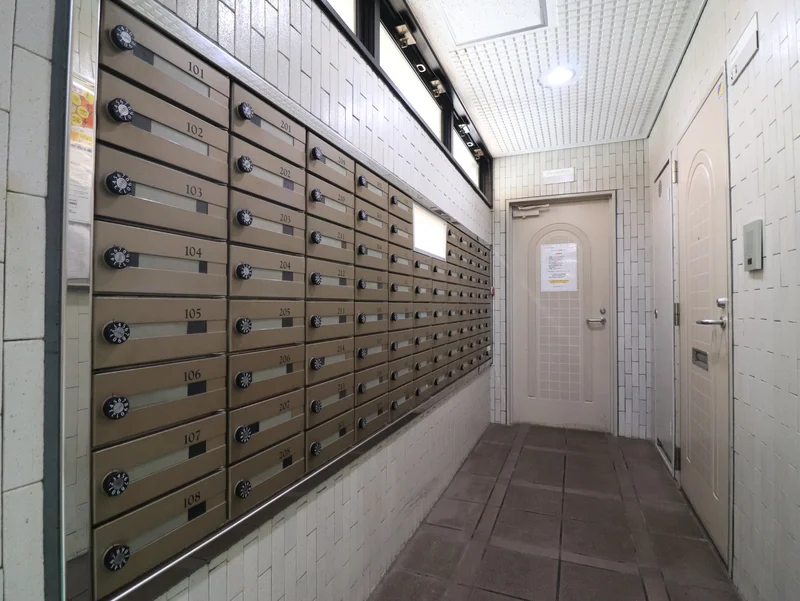 郵便ポストあり！　お仕事関係など郵便物が受け取れるので便利！