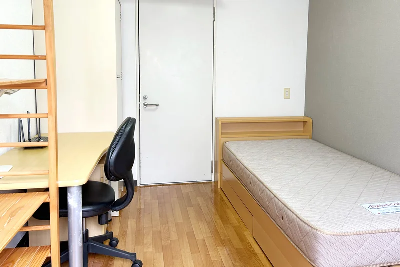 ベットの下に収納スペースあります！