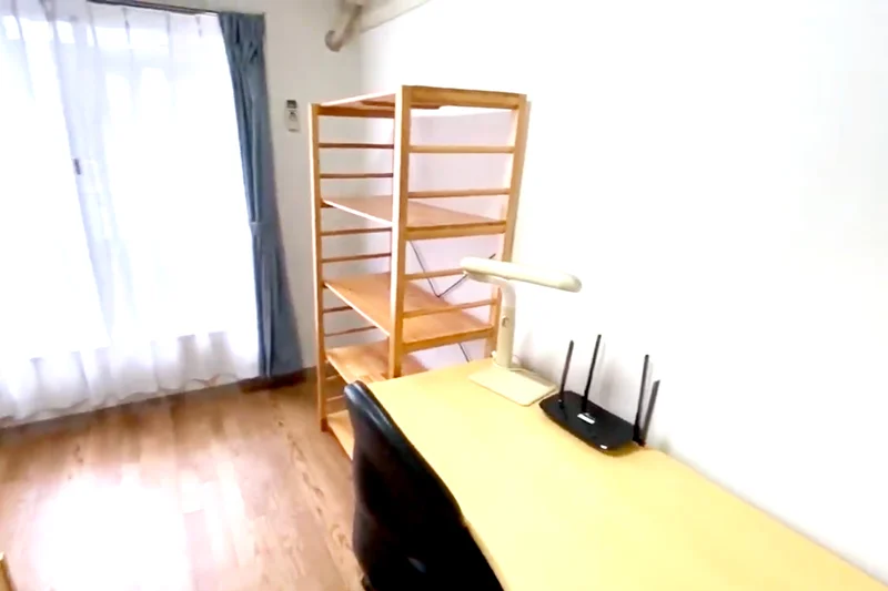 ◆デスク・収納もしっかりございます