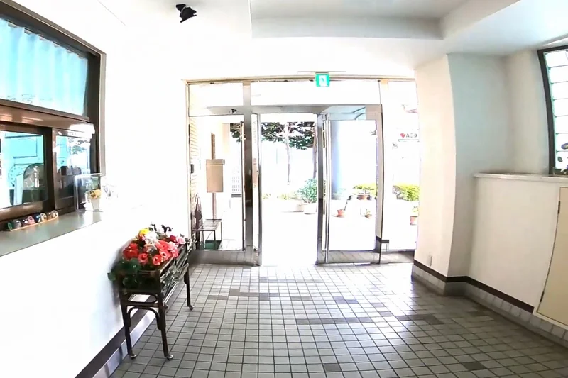 エントランスはオートロックで安心♪