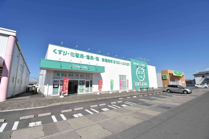 ザグザグ 丸亀バサラ店まで車で6分、2.4㎞